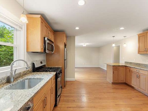4th image of 54 Desoto Rd #3