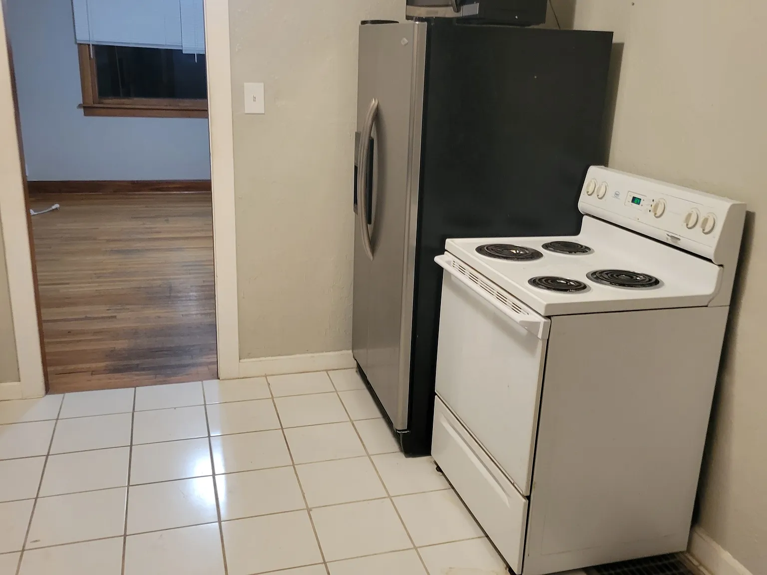 2 Bedroom SLC Upstairs Duplex — Photo 3
