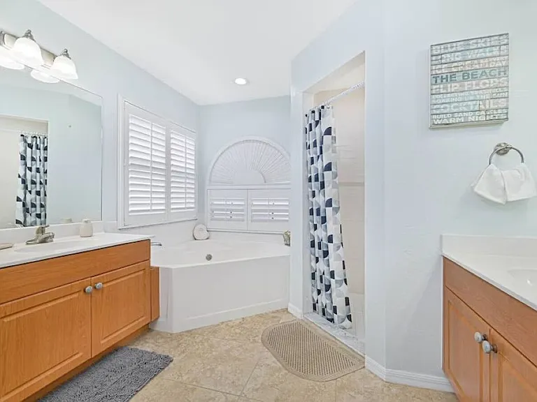 1713 NW 43rd Ave — Photo 14