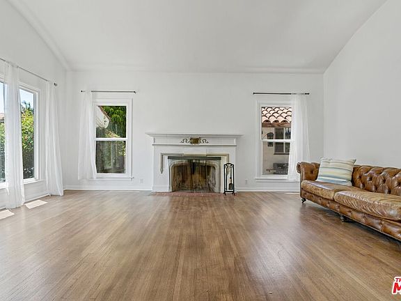4th image of 337 N La Jolla Ave