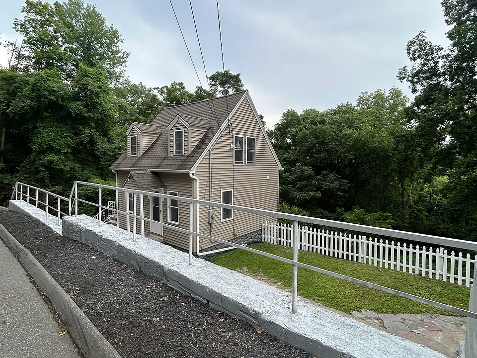 327 Steinmann Ave