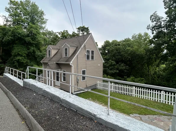 327 Steinmann Ave, Middlebury, CT 06762