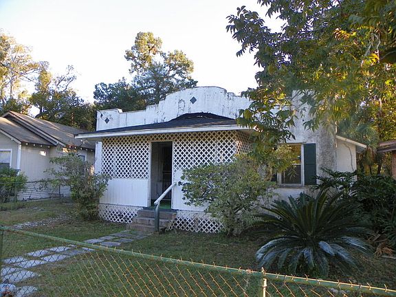 2nd image of 472 E 45th St
