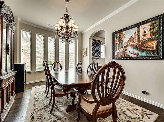 5th image of 664 Featherstone Dr