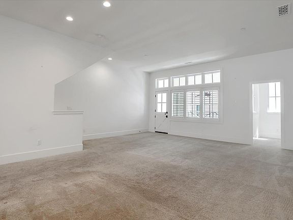 4th image of 303 Honeydew Way