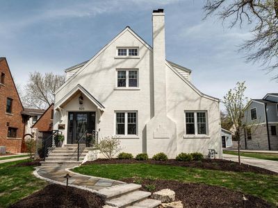 820 East Birch AVENUE, Whitefish Bay, WI, 53217