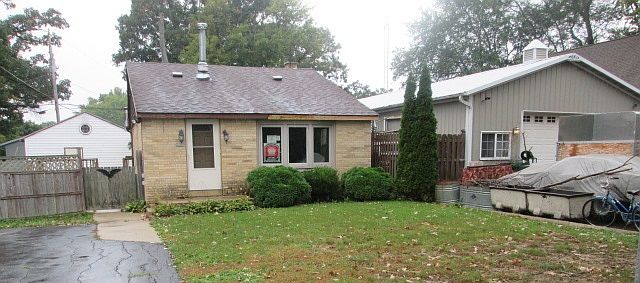 1st image of 2200 Lakeshore Dr