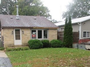 2200 Lakeshore Dr, Kansasville, WI 53139