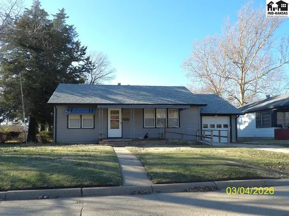 215 S Garfield Ave, Lyons, KS 67554