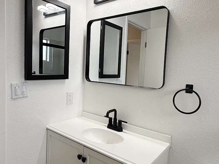 1227 Valerian Ct #4 — Photo 4