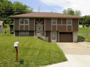 404 Woodland Ave, Smithville, MO 64089