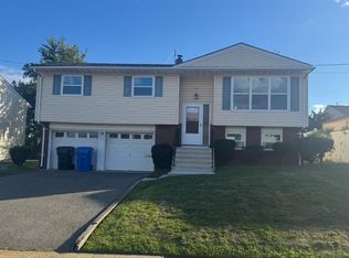 28 Sunset Dr, Port Reading, NJ 07064