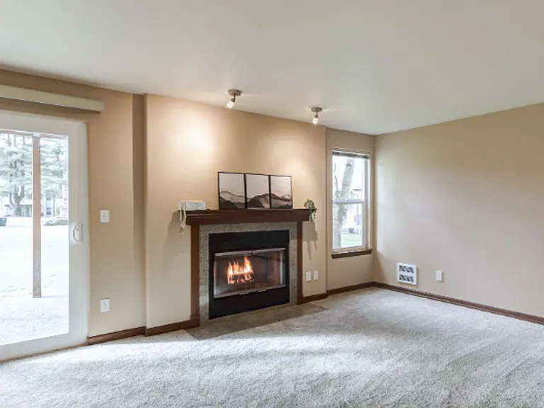 Summers Manor — Photo 16