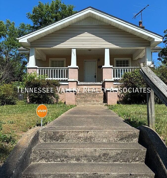 1st image of 2649 Parkview Ave