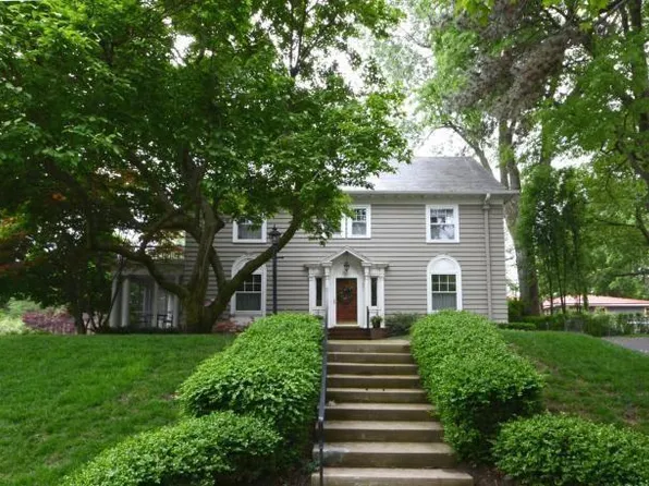 401 W 57th Ter, Kansas City, MO 64113