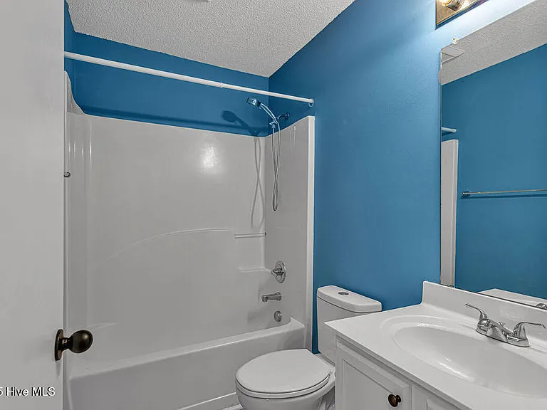 201 Ross Ct — Photo 23