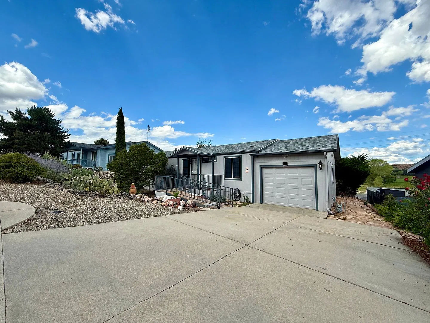 Charming 2-Bedroom Home with Office & Lake Views — Photo 2