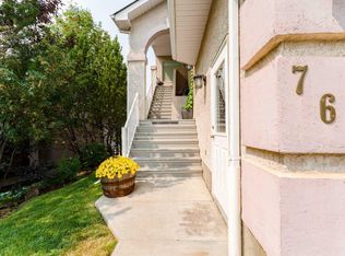 76 Sierra Morena Grn SW, Calgary, AB T3H 3E5
