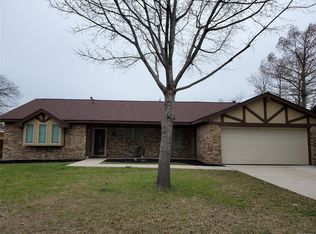 5901 Crestwood Cir W, North Richland Hills, TX 76180