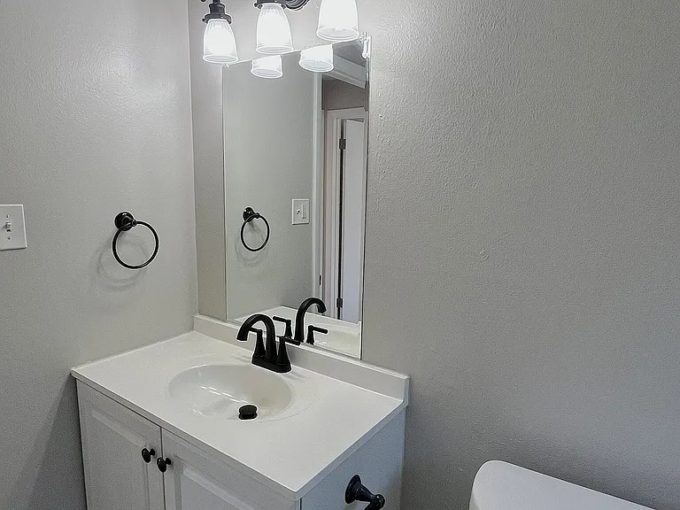 Oak North Apartments — Photo 16