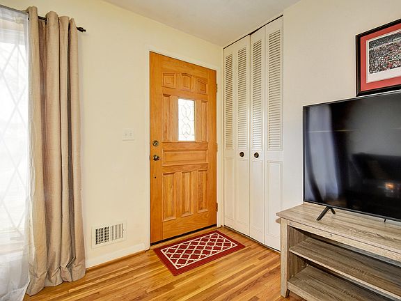 3rd image of 3009 Leman Dr