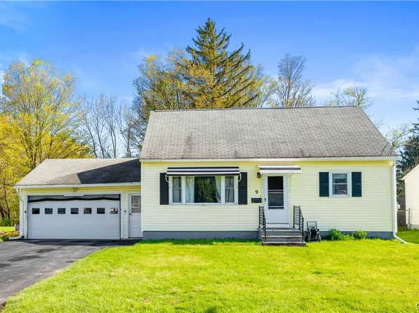 9 Cedar Ln, New York Mills, NY 13417