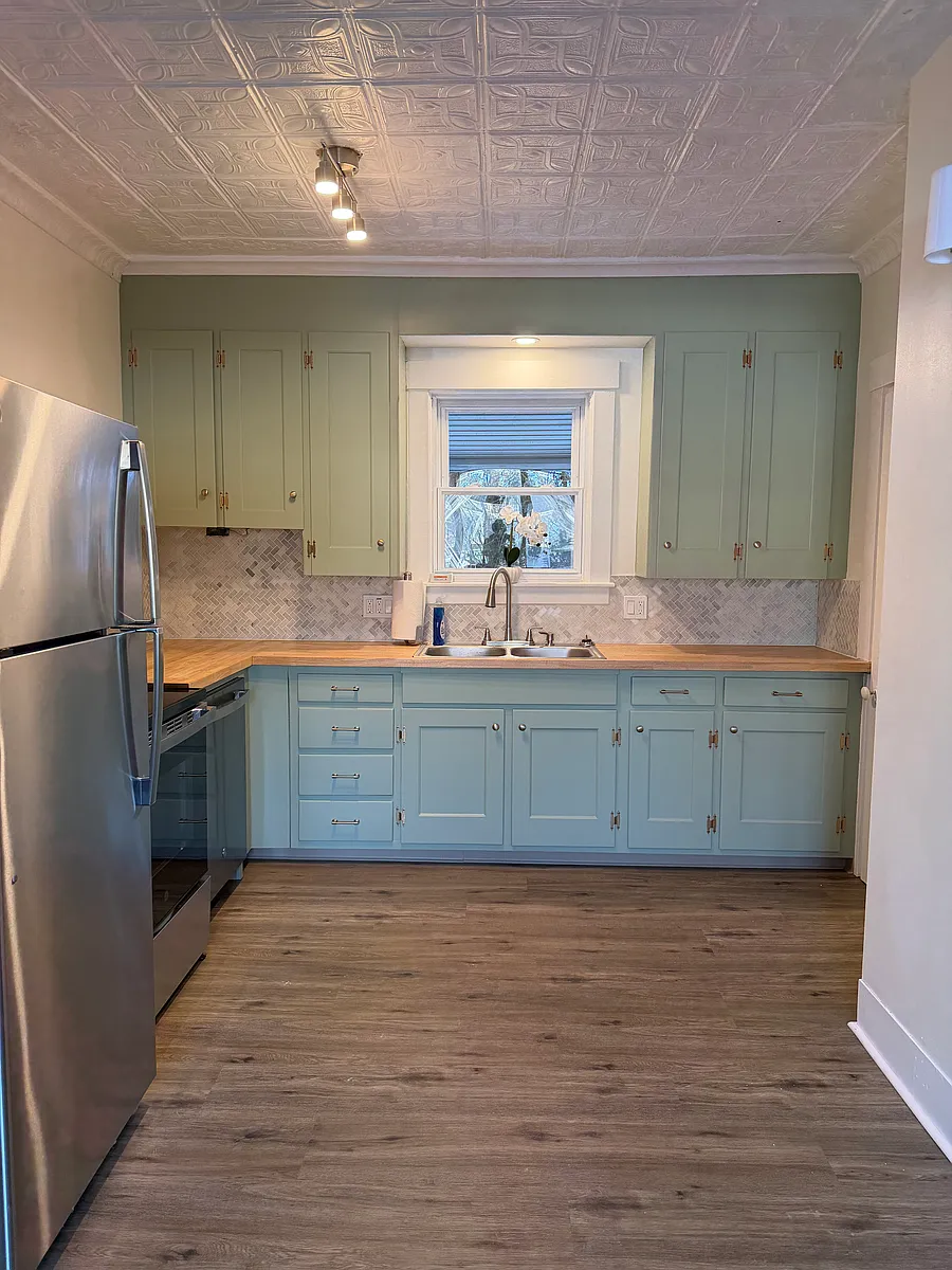 Kitchen - 131 George St #1