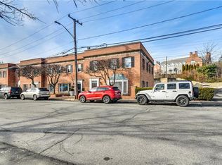 39 Pine St #6A, New Canaan, CT 06840