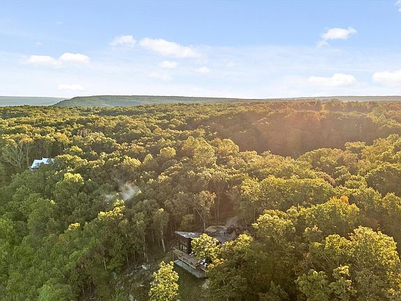 3rd image of 895 Hidden Brow Rd