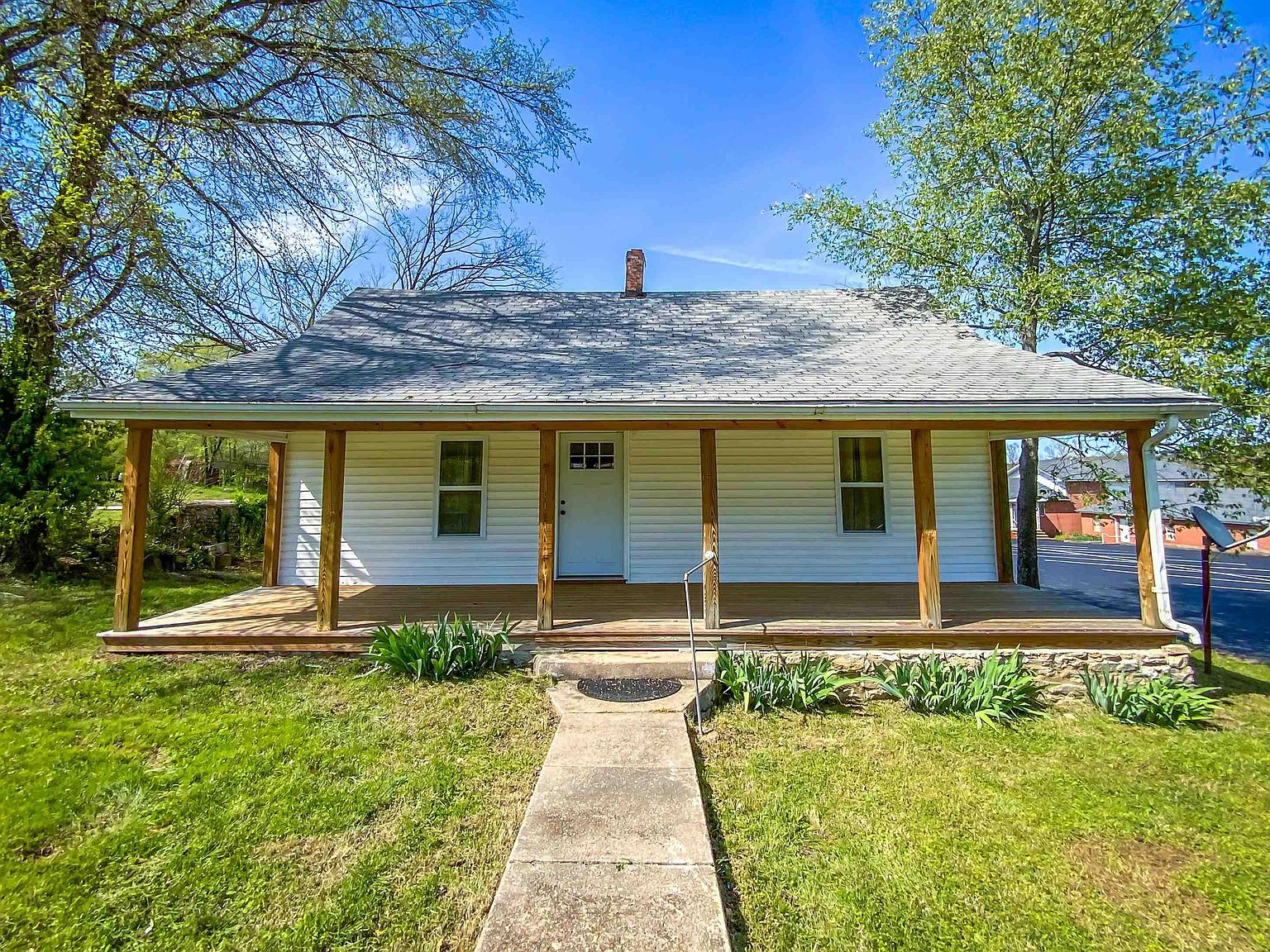 108 W 3rd St, Yellville, AR 72687 Zillow