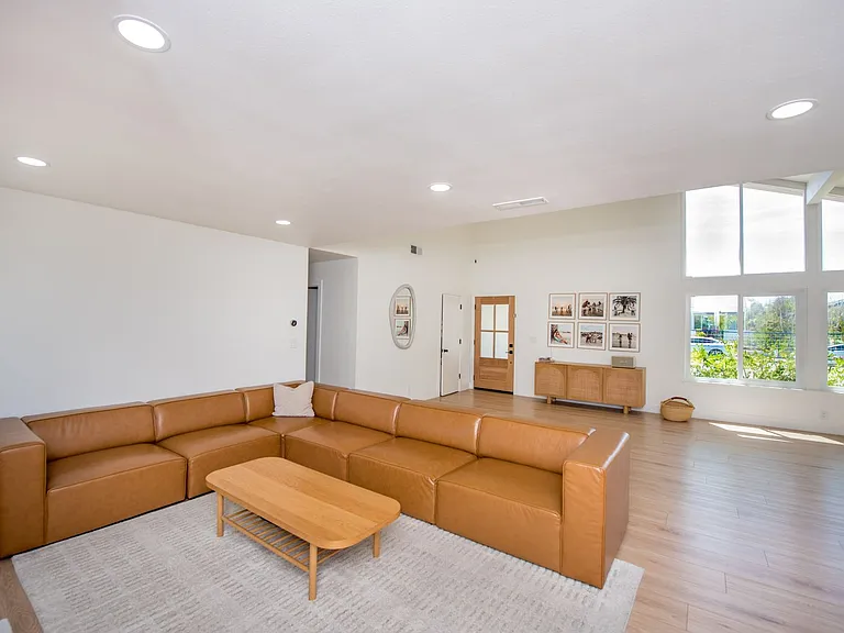 9891 Hot Springs Dr — Photo 5