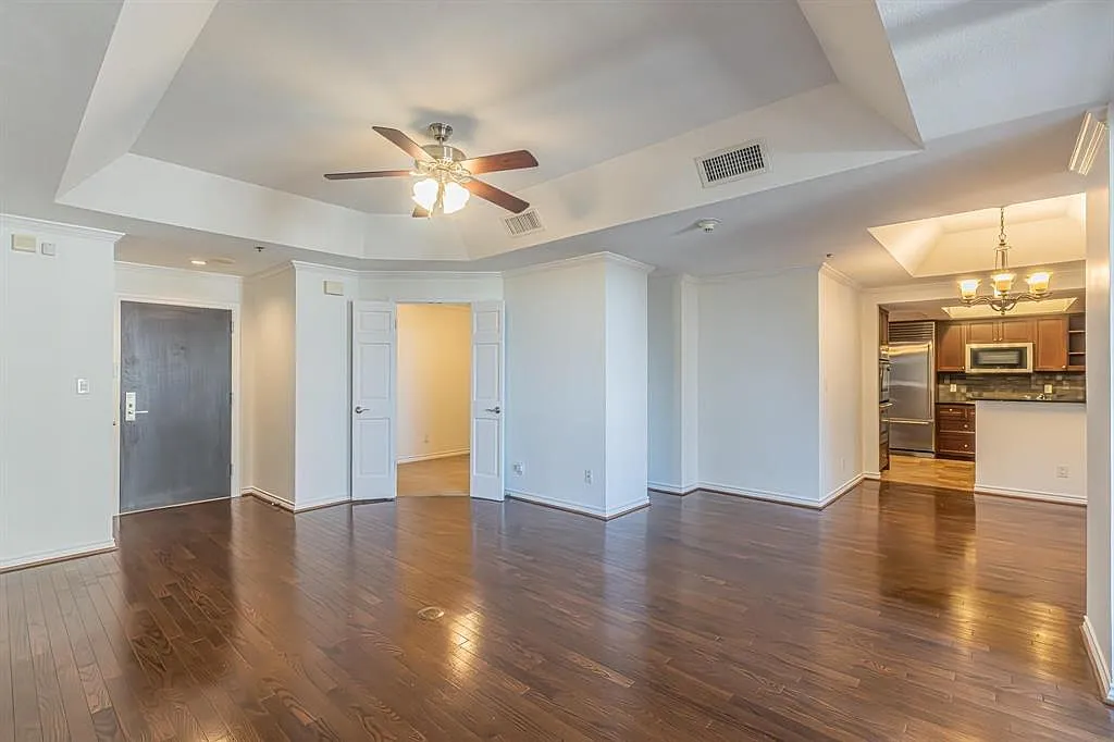 2 bed, 2.0 bath, 1361 sqft, $3,500 — Photo 4