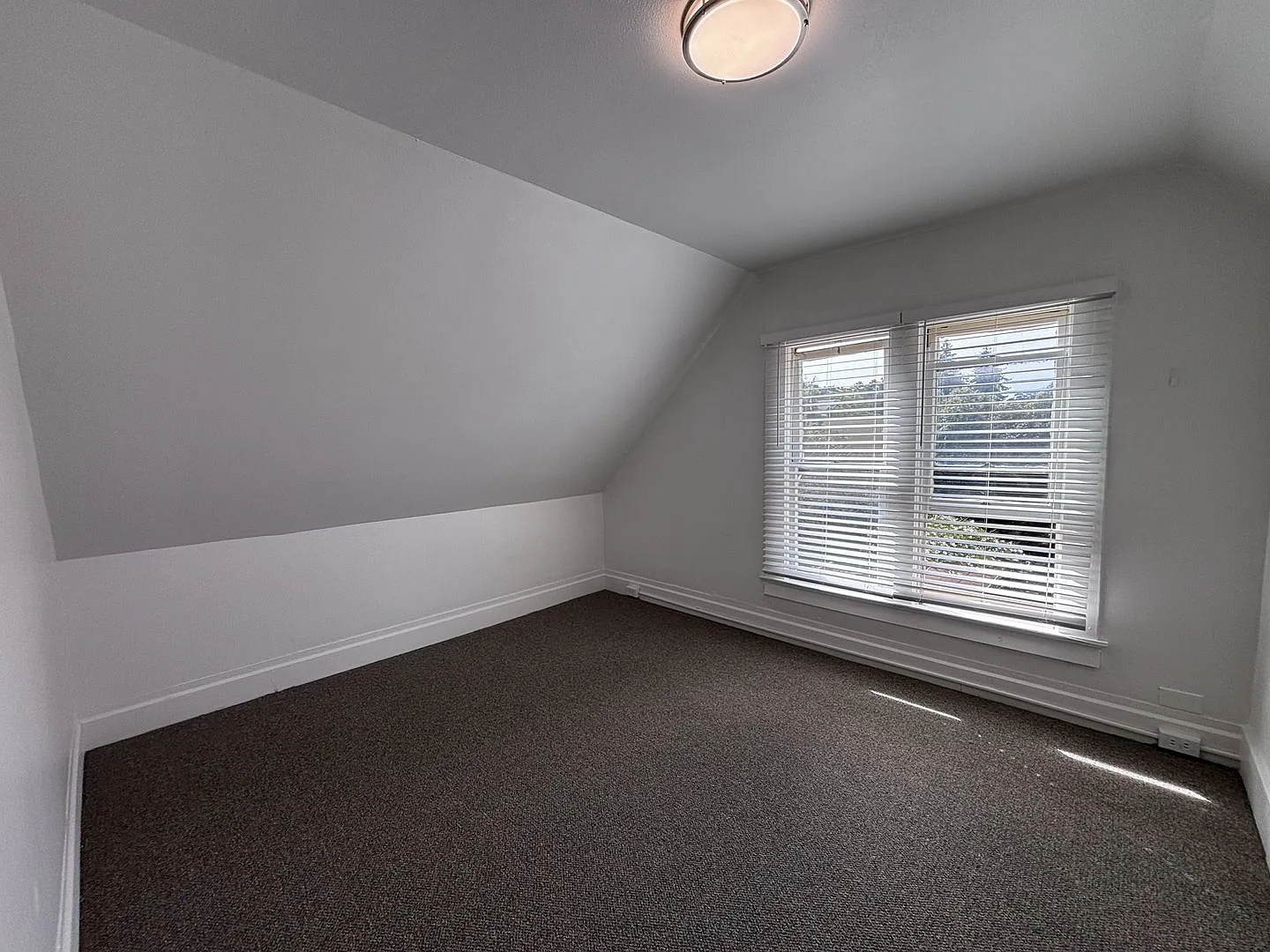 Broadway (Rooms 1-5) — Photo 4