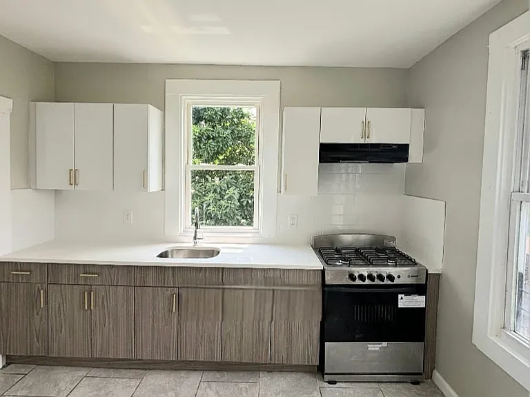 27-29 N Munn Ave #2A — Photo 1