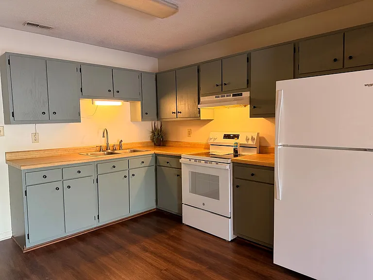 3020 Sherrill Ave #F — Photo 4