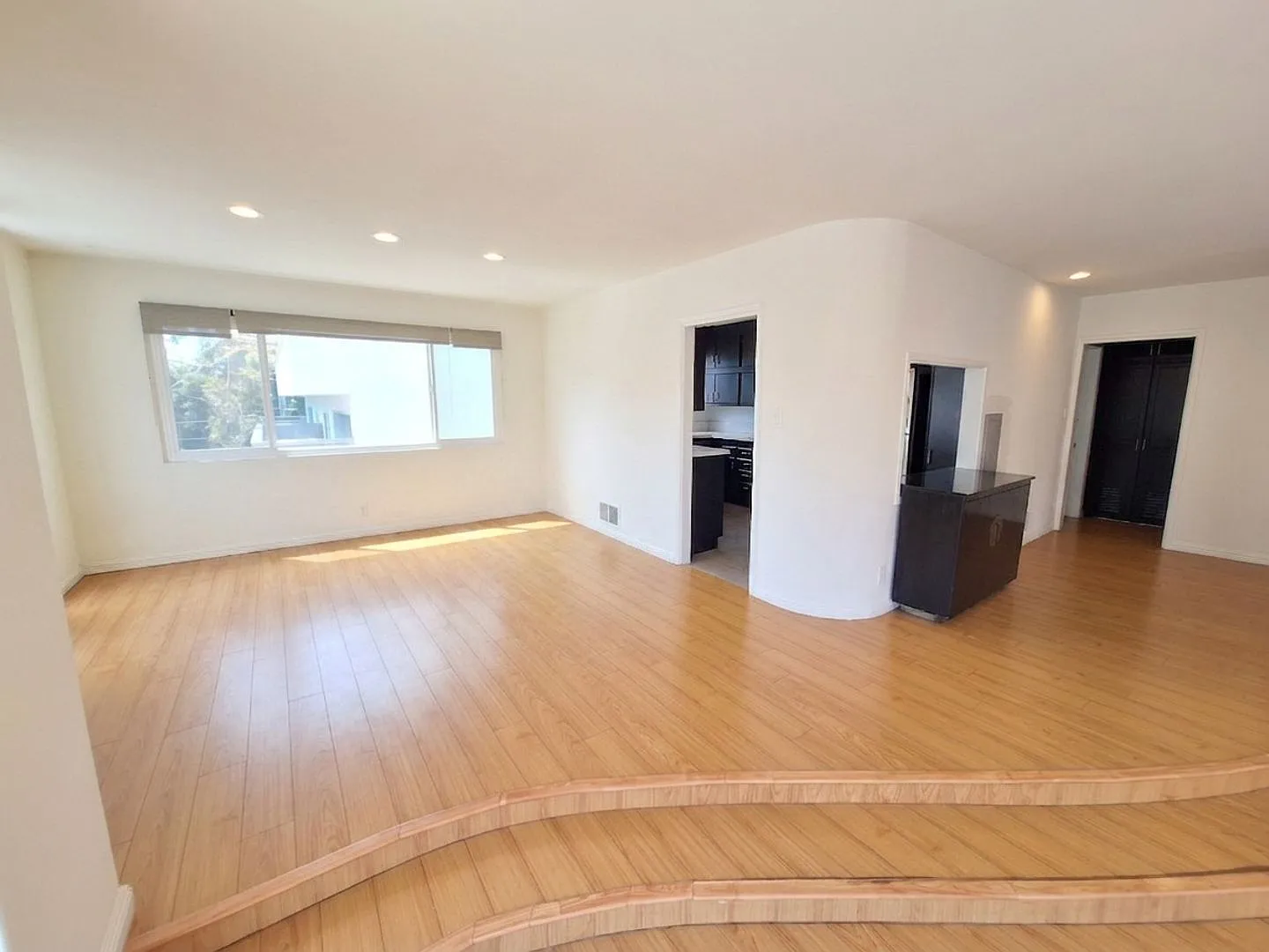 2 bed, 2.0 bath, 1300 sqft, $3,695 — Photo 4