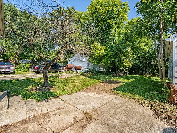 5th image of 109 E Siebenthaler Ave