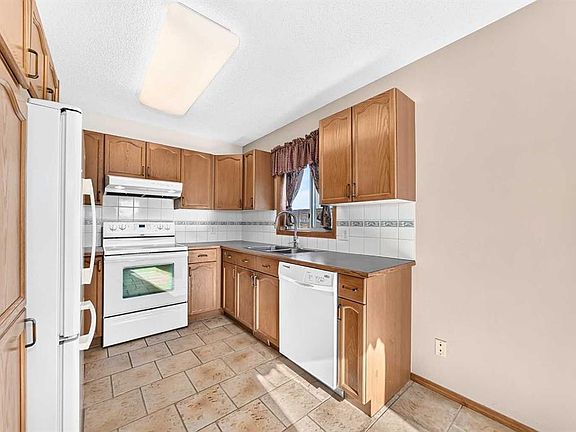 5th image of 106 W Elizabeth Way SE