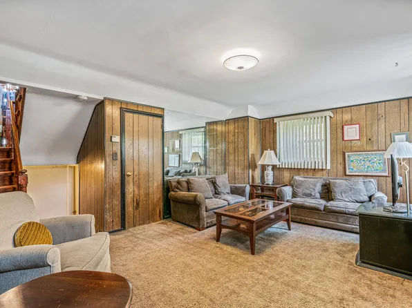 218-27 Sawyer Avenue image 3 of 19