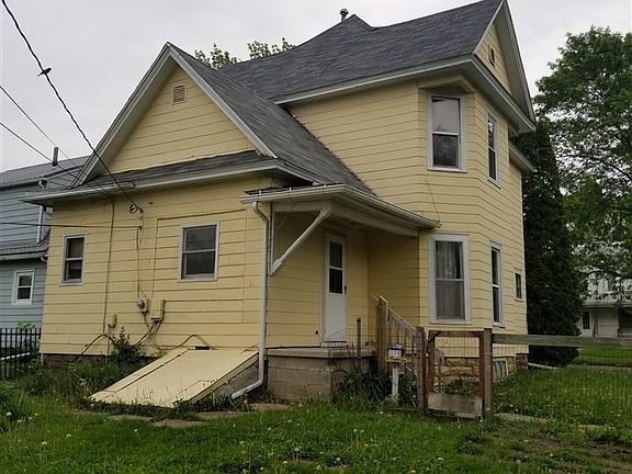 2nd image of 40 4th Ave SE