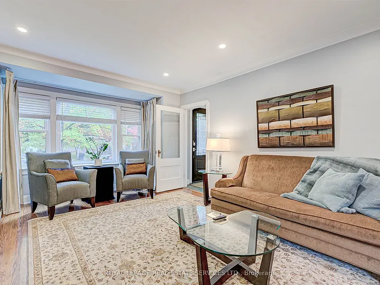 884 Royal York Rd — Photo 4