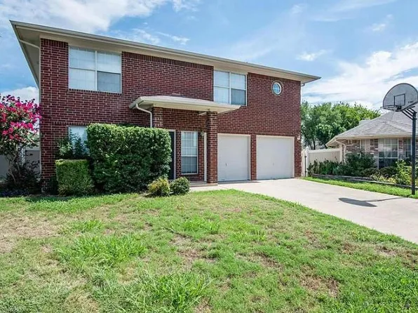 6926 Crystal Ln, North Richland Hills, TX 76182