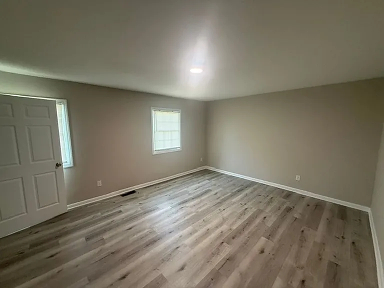 100-114 Ivey Rd — Photo 10