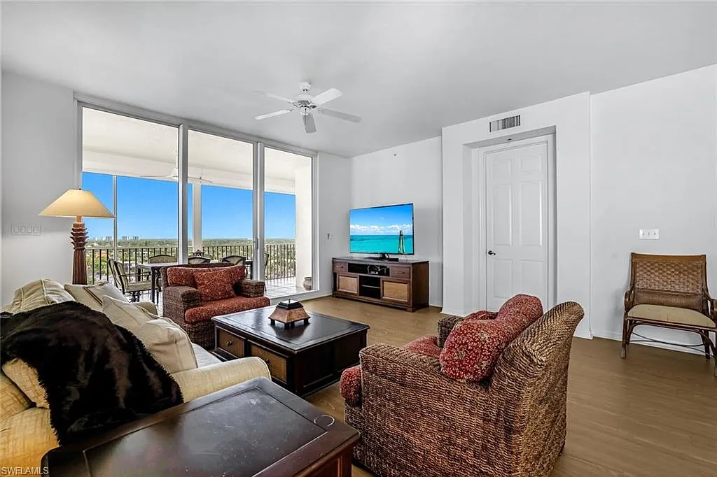 3 bed, 2.5 bath, 1979 sqft, $12,000 — Photo 3