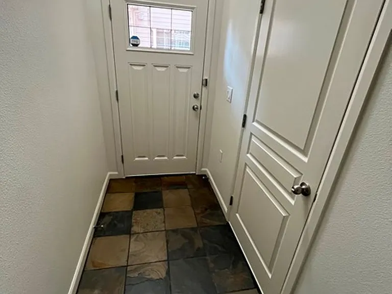 10308 SW Hollyridge Ln — Photo 3