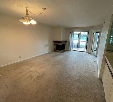 3rd image of 924 Courtside Villas St