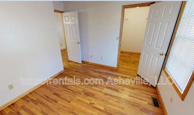 203 W Jordan St — Photo 11