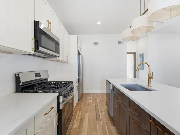 25 Lembeck Avenue image 6 of 26