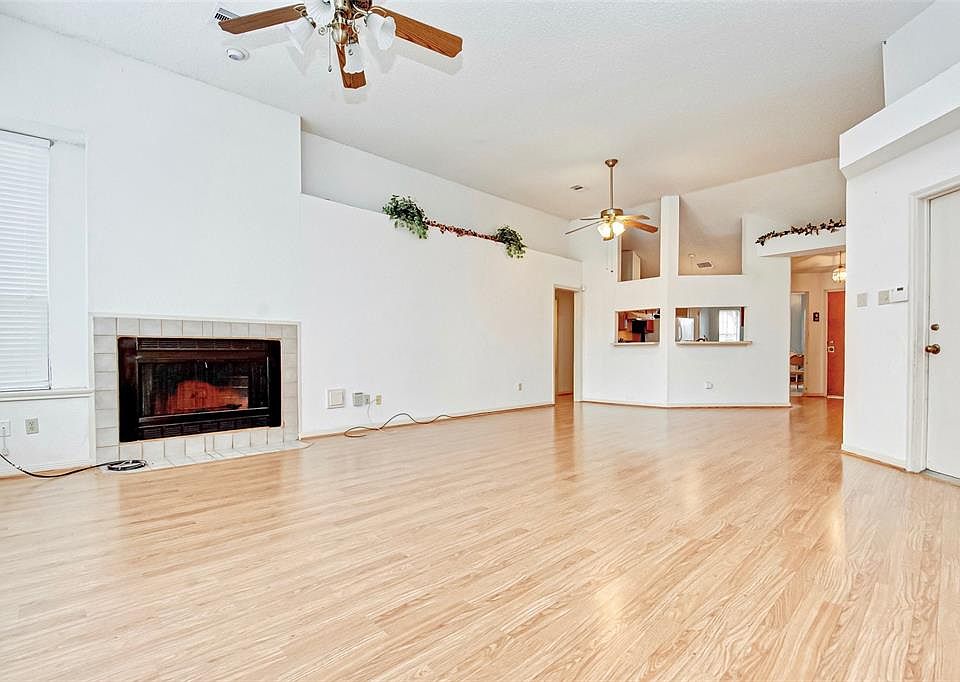 1st image of 2720 Lakefield Way