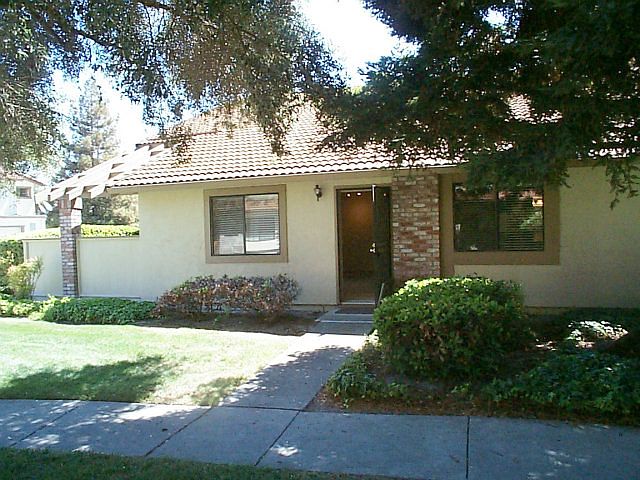 1st image of 424 Colony Knoll Dr